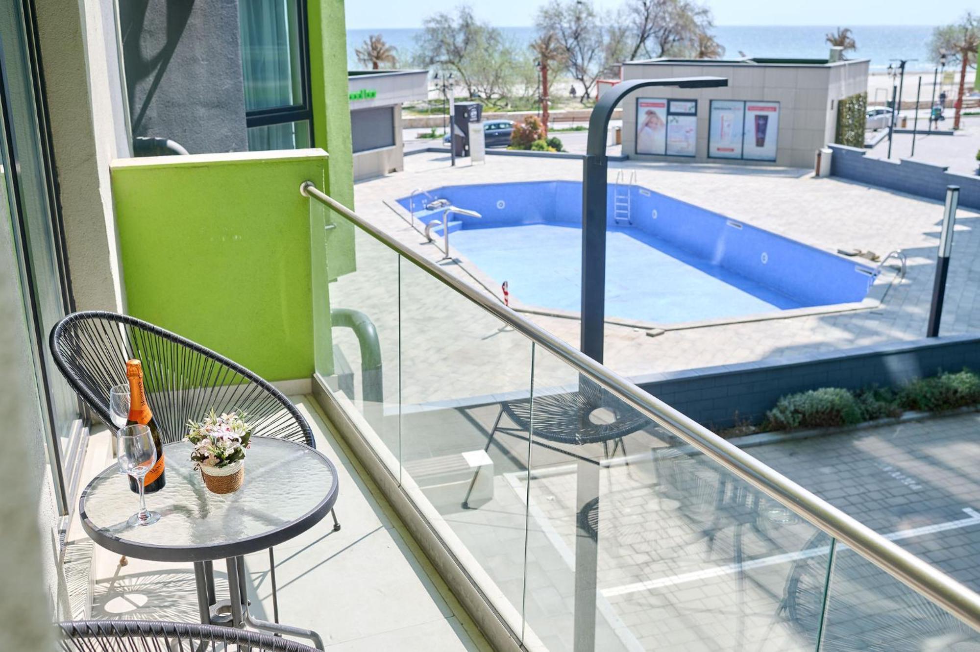 Maya Apartment- Spa N Pools Beach Resort Mamaia Eksteriør bilde